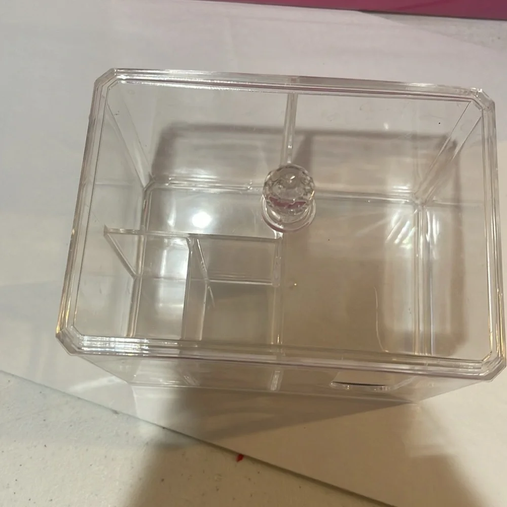 Make up organizer